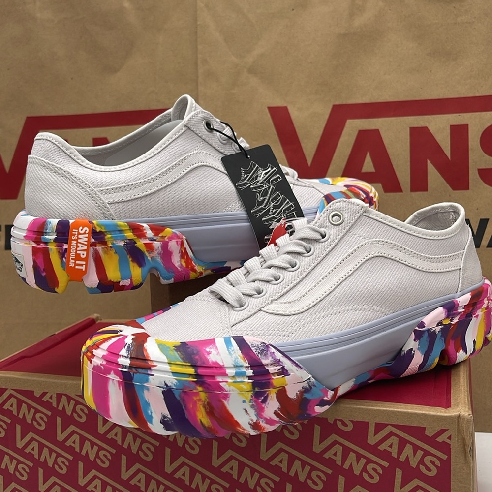 Vans WMNS White Sneakers Colorful Sole Old Skool Tape
Rainbow Swirl Nimbus Cloud - Picture 7 of 17